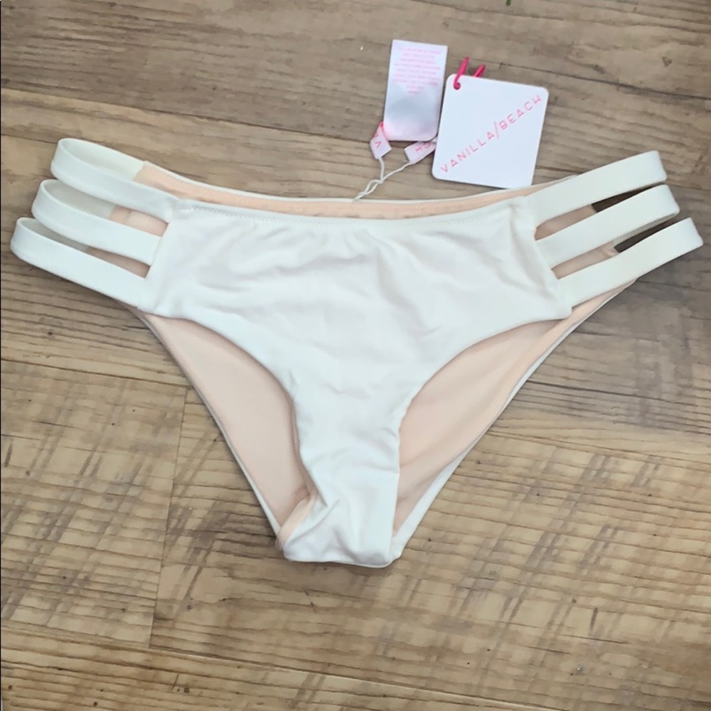 “Vanilla / Beach” | NWOT Medium Off White Bikini Bottom